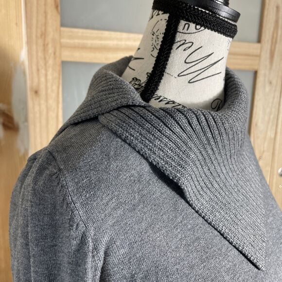 The LIMITED Gray Folded Neck Line Sweater Size Small - Picture 4 of 7